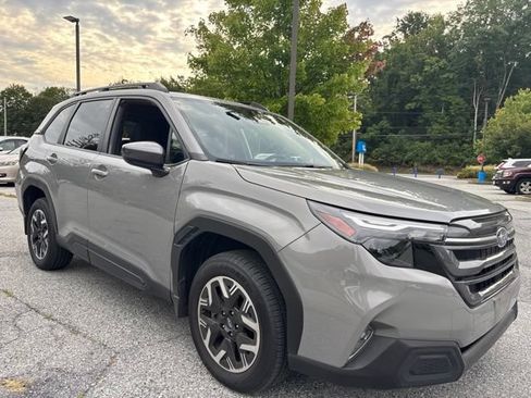 Used 2025 Subaru Forester Premium AWD/4WD image 10