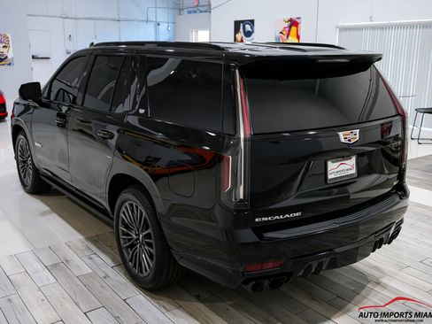 Used 2023 Cadillac Escalade V AWD/4WD image 18