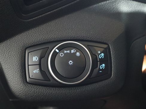Used 2017 Ford Escape SE w/ SE Cold Weather Package AWD/4WD image 29