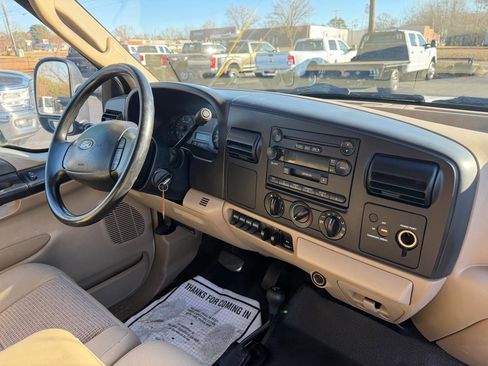 Used 2006 Ford F350 Lariat AWD/4WD image 12