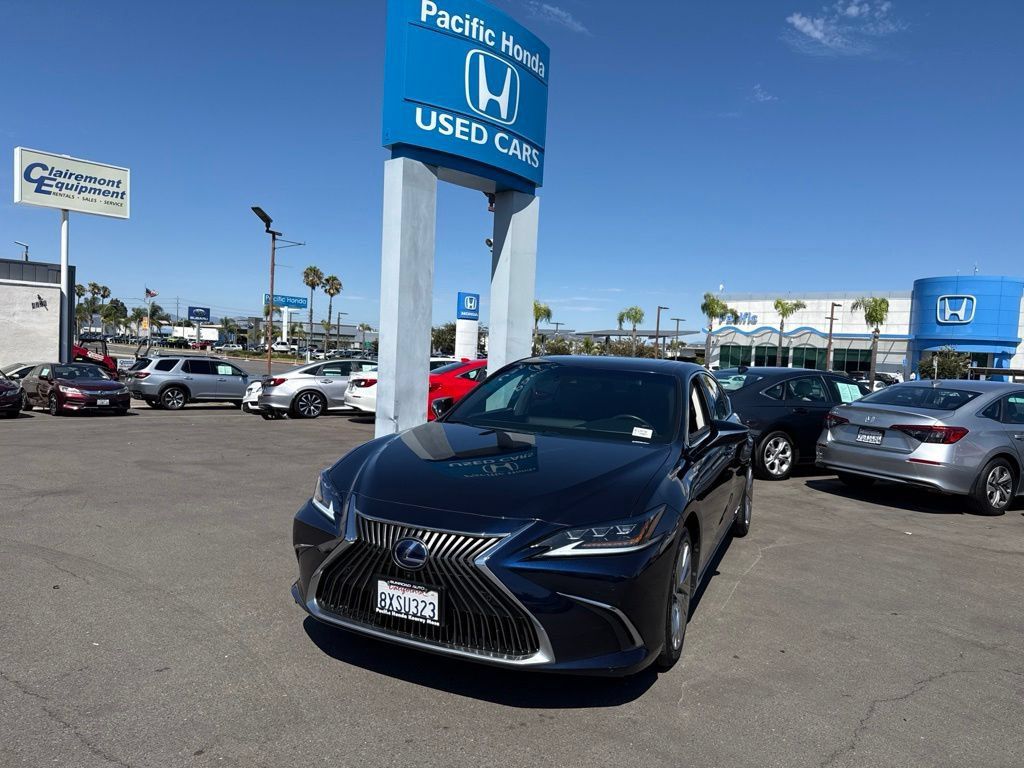 Used 2021 Lexus ES 300h w/ Accessory Package FWD image 5