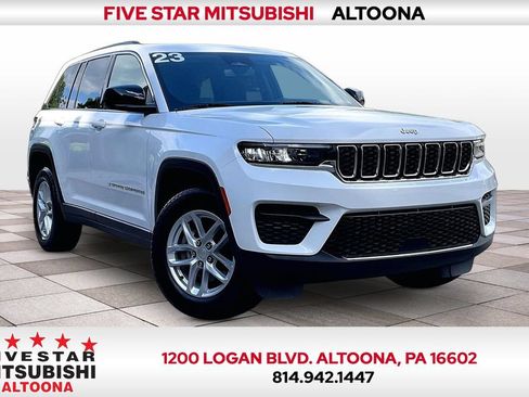 Used 2023 Jeep Grand Cherokee Laredo w/ Luxury Tech Group I AWD/4WD image 1