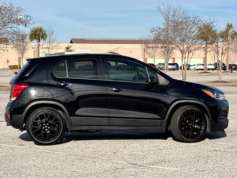 Used 2021 Chevrolet Trax LT w/ Midnight Edition image 21