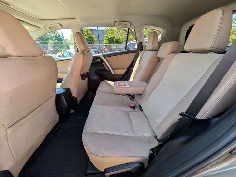 Used 2015 Toyota RAV4 XLE FWD image 17