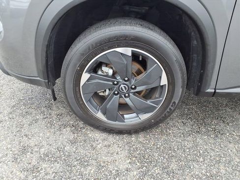 Used 2024 Nissan Rogue SV image 10