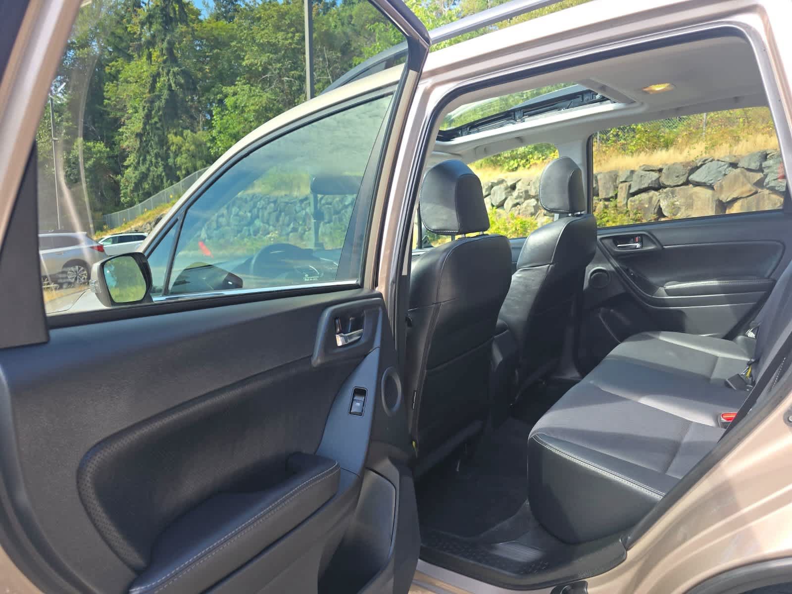 Used 2016 Subaru Forester 2.5i Touring w/ Eyesight & Navigation System AWD/4WD image 25