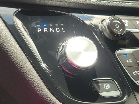 Used 2025 Chrysler Pacifica Select FWD image 26