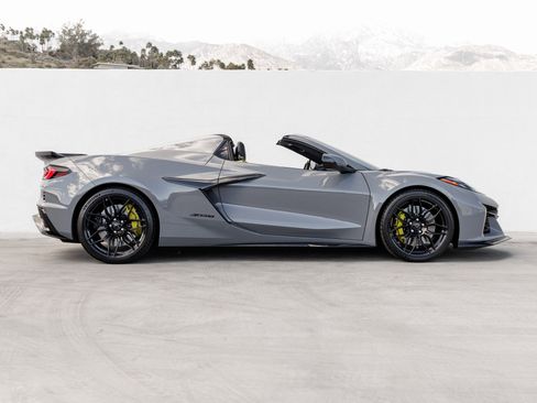 Used 2024 Chevrolet Corvette Z06 w/ Battery Protection Package image 8