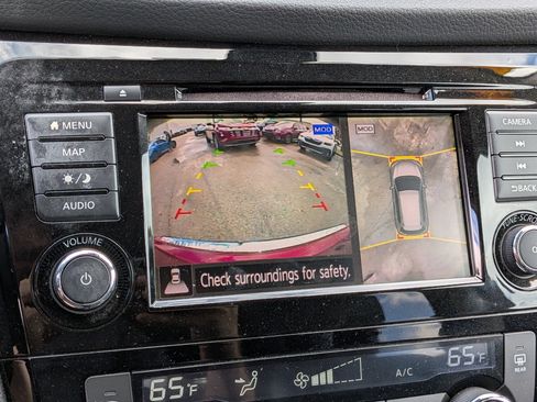 Used 2018 Nissan Rogue SL w/ Premium Package image 32