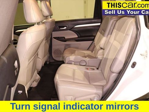 Used 2016 Toyota Highlander XLE w/ Preferred Accessory Package FWD image 23