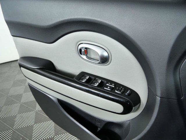 Used 2017 Kia Soul + w/ Primo Package FWD image 19