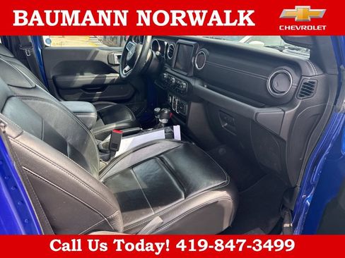 Used 2020 Jeep Wrangler Unlimited Sahara AWD/4WD image 23