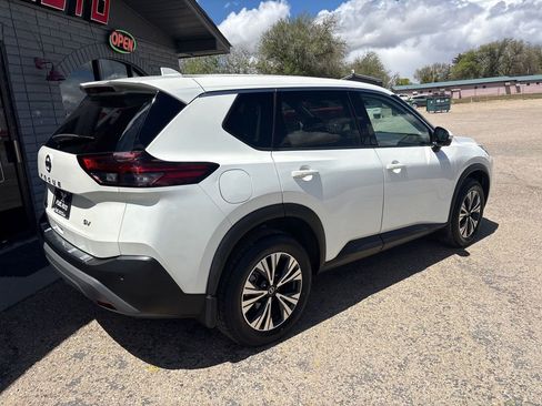 Used 2021 Nissan Rogue SV FWD image 3