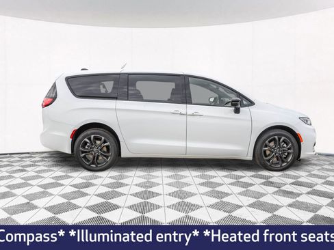 New 2026 Chrysler Pacifica Select image 15