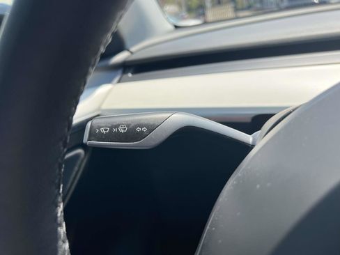 Used 2022 Tesla Model Y Long Range AWD/4WD image 27