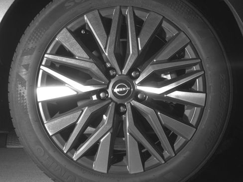 Used 2025 Nissan Altima 2.5 SV FWD image 13