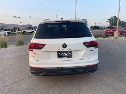 Used 2024 Volkswagen Tiguan SE AWD/4WD image 8