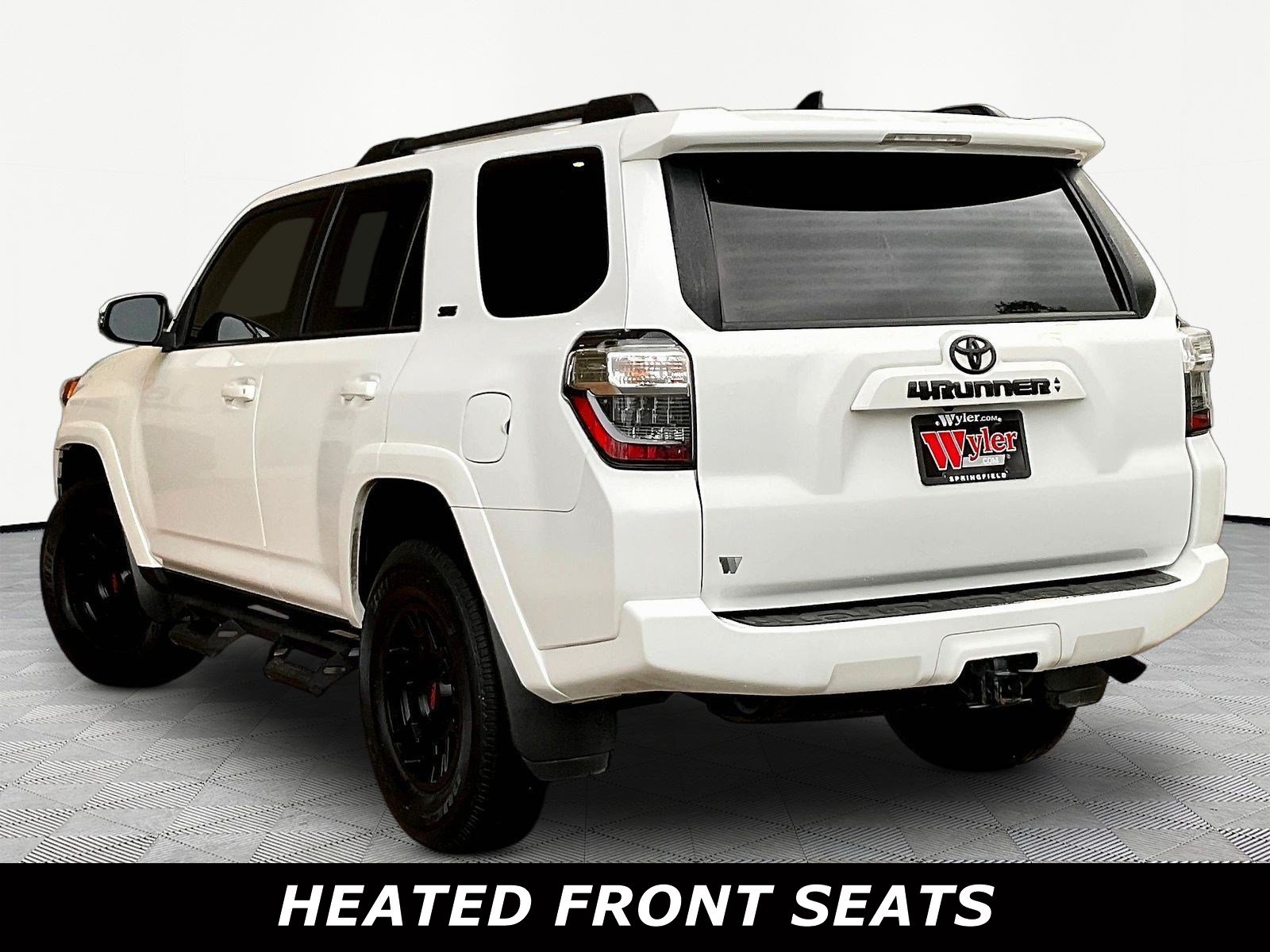 Used 2022 Toyota 4Runner SR5 Premium w/ Moonroof Package AWD/4WD image 4