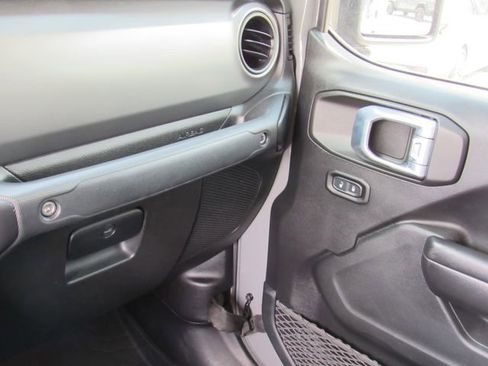 Used 2021 Jeep Gladiator Willys AWD/4WD image 20