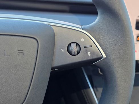 Used 2026 Tesla Model Y 2WD image 31