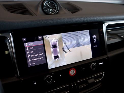 Certified 2026 Porsche Macan AWD/4WD image 23