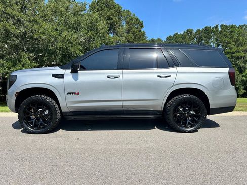 Used 2024 GMC Yukon AT4 w/ Technology Package AWD/4WD image 8