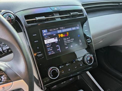 Used 2022 Hyundai Tucson SEL FWD image 11