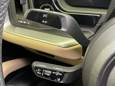 Used 2025 Porsche Cayenne Coupe image 42