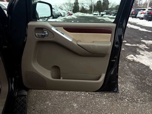 Used 2009 Nissan Pathfinder LE w/ Navigation Pkg image 12