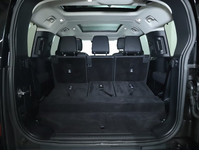 Certified 2023 Land Rover Defender 130 SE AWD/4WD image 40