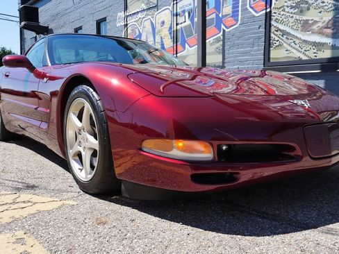 Used 2003 Chevrolet Corvette Coupe w/ Preferred Equipment Group RWD image 28