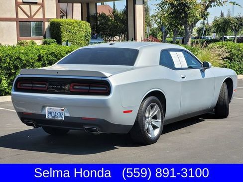 Used 2019 Dodge Challenger SXT w/ Driver Convenience Group RWD image 5