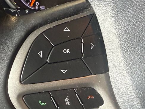 Used 2019 Jeep Grand Cherokee Laredo w/ 18" Wheel & 8.4" Radio Group AWD/4WD image 14