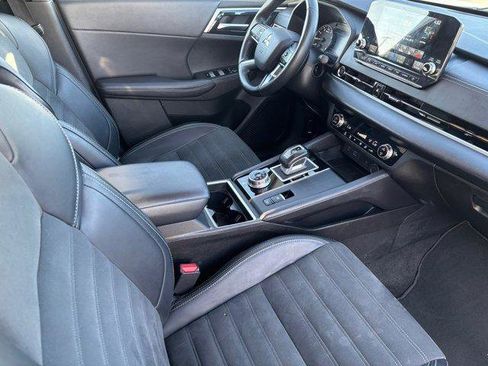 Used 2024 Mitsubishi Outlander SE image 10