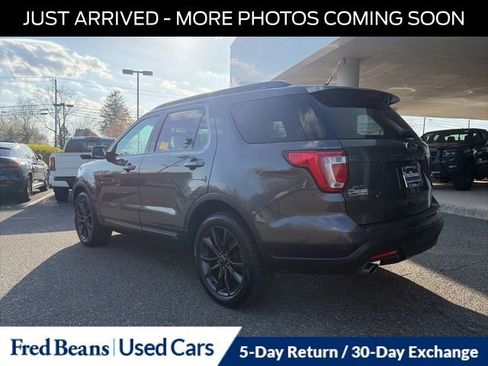 Used 2018 Ford Explorer XLT w/ Equipment Group 202A image 6