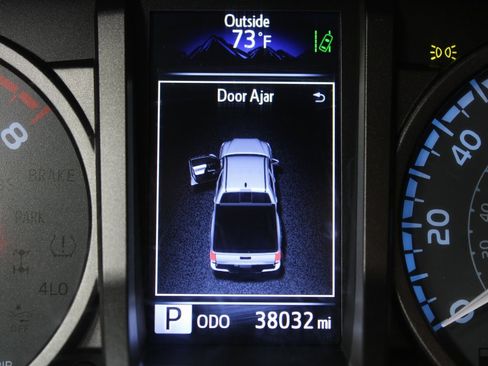 Used 2021 Toyota Tacoma TRD Sport image 11