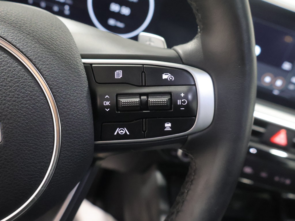 Used 2025 Kia K5 GT w/ GT1 Package FWD image 32