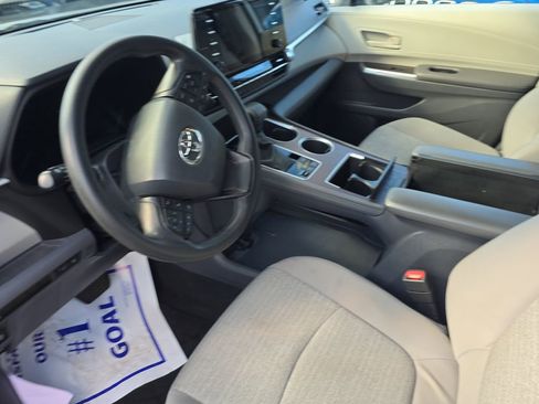 Used 2023 Toyota Sienna LE image 17