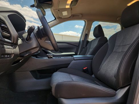 Used 2025 Nissan Rogue SV FWD image 13