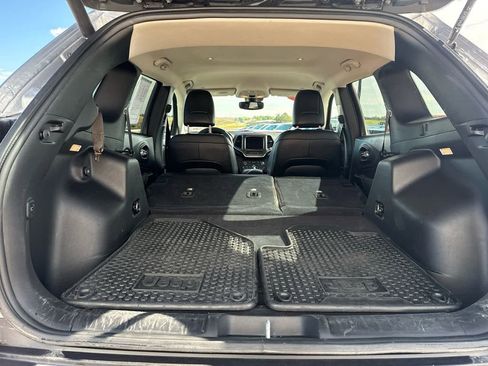 Used 2022 Jeep Cherokee Trailhawk w/ Premium Leather Package AWD/4WD image 13