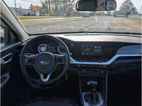 Used 2020 Kia Niro LX image 25