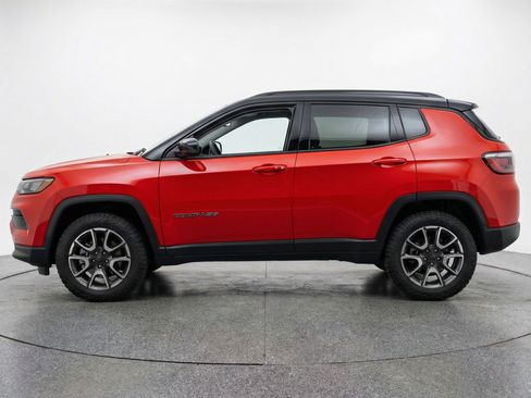 Used 2025 Jeep Compass Trailhawk AWD/4WD image 5