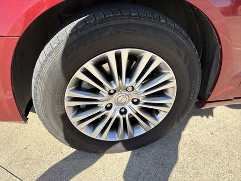 Used 2014 Chrysler Town & Country Touring-L w/ Driver Convenience Group image 9