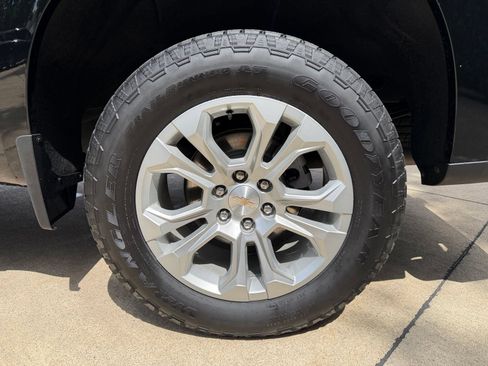 Used 2024 Chevrolet Silverado 1500 LTZ AWD/4WD image 36