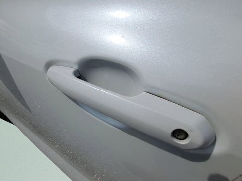 Used 2022 Toyota Highlander LE image 5