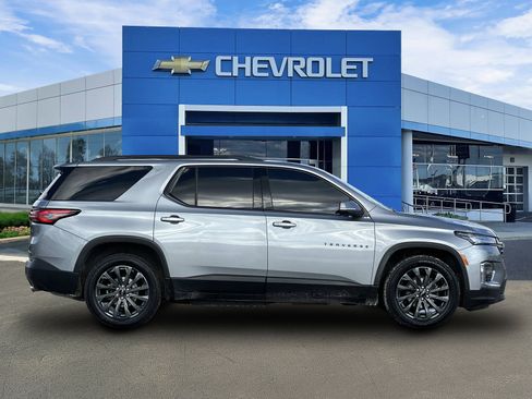 Certified 2023 Chevrolet Traverse RS image 2