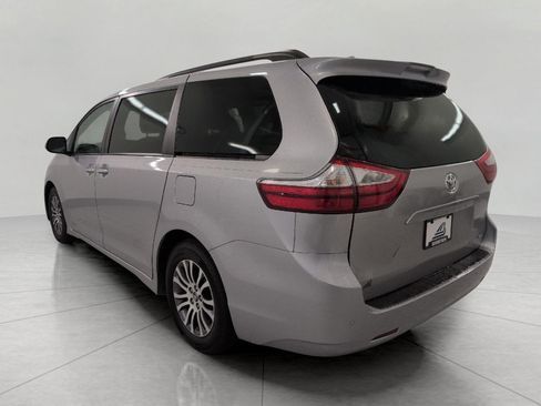 Used 2018 Toyota Sienna XLE w/ XLE Navigation Package FWD image 21