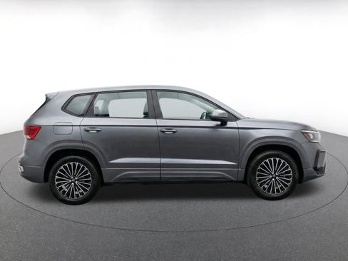 Used 2026 Volkswagen Taos SE FWD image 10