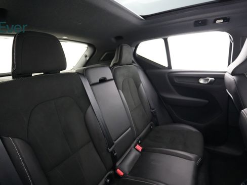 Used 2021 Volvo XC40 P8 Recharge w/ Advanced Package image 5