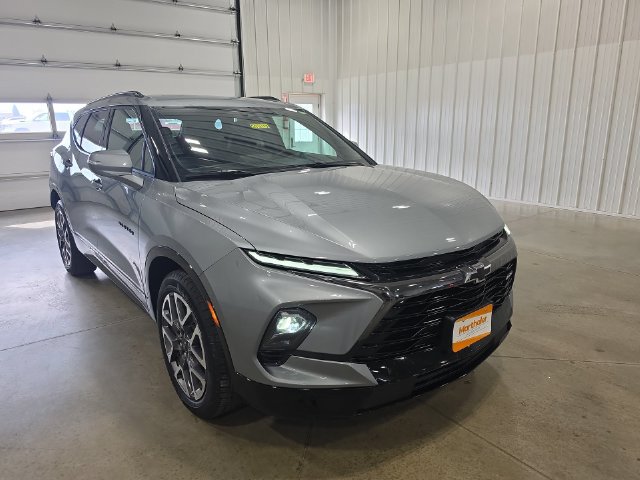 Used 2025 Chevrolet Blazer RS AWD/4WD image 2